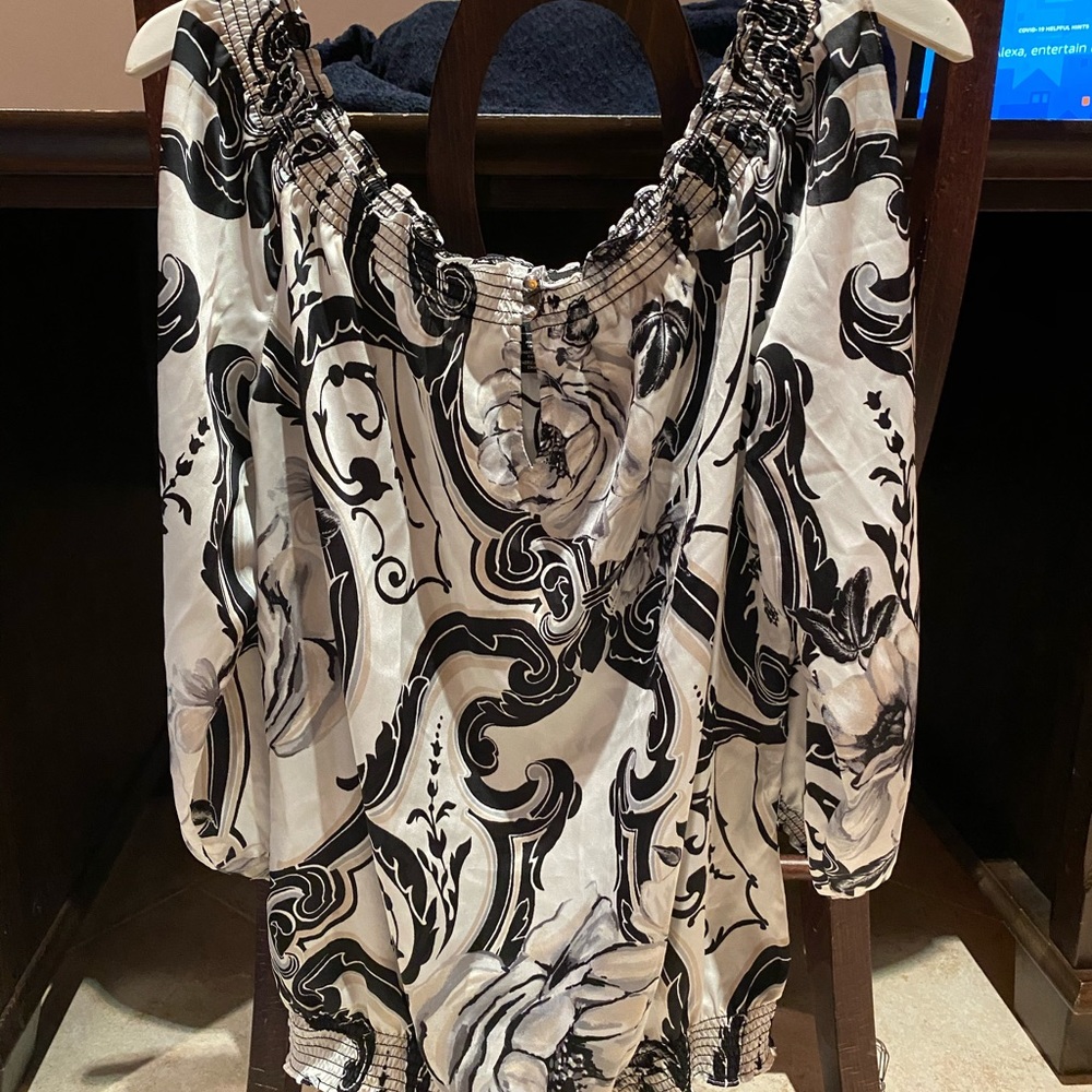 White House black market blouse